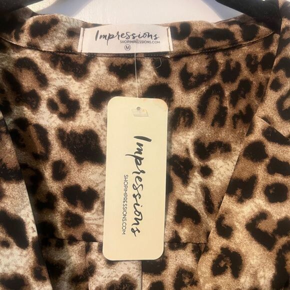 Impressions Womens Leopard Oversized Button Down Blouse Size M NWT - Picture 4 of 5